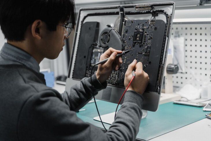 Conserto de computador: o que realmente resolve e o que só mascara o problema